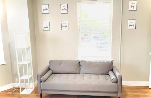 Sharon Hill Apartment | Floral Apartment by CityLux - 10 mins from Airport