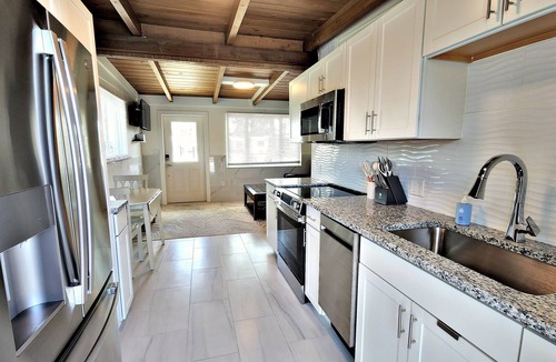 Englewood Condo | Florida Condo Getaway w/Pool & Boat Dockage – Minutes to Englewood Beach!