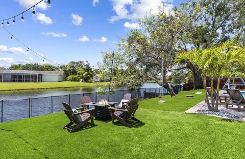 Plantation House | Florida Dream Home: Pool Lakeview Game Room ~