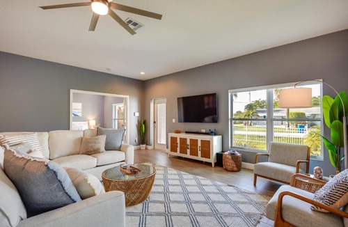Jensen Beach House | Florida Gem Saltwater Pool By Beaches and Kayaking!