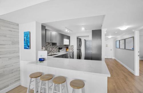 Meadows House | Florida - Spacious Updated Waterfront Condo 2x2 Pool Dock