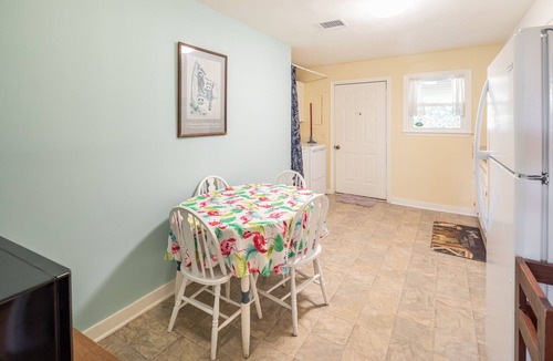 Folly Beach Apartment | Folly Beach/Oceanfront/Easy Walking Distance to Restaurants/Shop/Pier