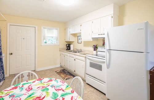Folly Beach Apartment | Folly Beach/Oceanfront/Easy Walking Distance to Restaurants/Shop/Pier