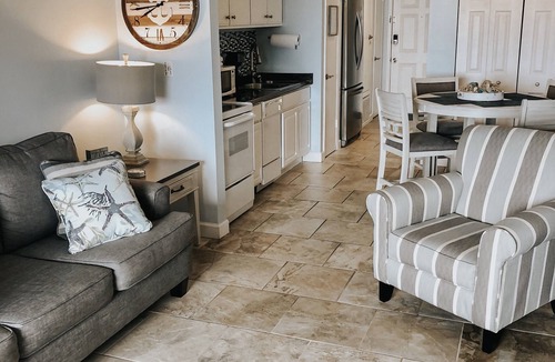 Navarre Beach Condo | Footsteps away from beautiful beaches 🏖🏝⛱