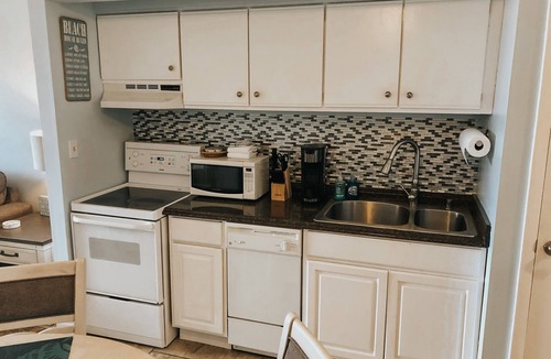 Navarre Beach Condo | Footsteps away from beautiful beaches 🏖🏝⛱