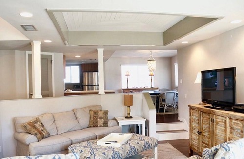 Marineland Acres House | Footsteps to the Beach - Sleeps 8-Quiet Beach in The Hammock