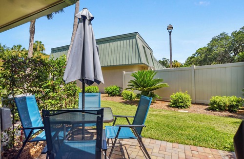 Hilton Head Island House | Forest Beach Townhome - 2BR/1.5 Bath - Pet Friendly - Short Walk to Beach