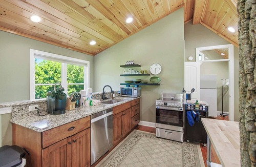 Maryville House | Forest Bliss-Creekside Sanctuary-Near Smokies