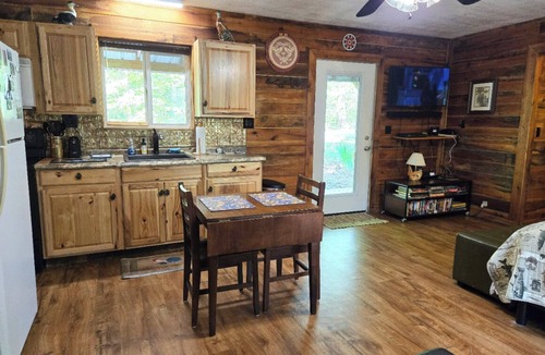 Pittsburg Cabin | Forest Cabin at Sinking Creek. A cozy cabin in the National Forest!