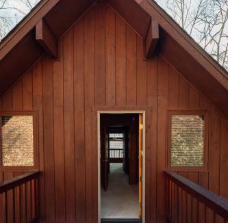Johnson City House | Forest Chalet Retreat Minutes from Downtown 4 bed