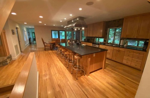 Franklin Hostel | Fork Inn's Parrot House in the Woods PH