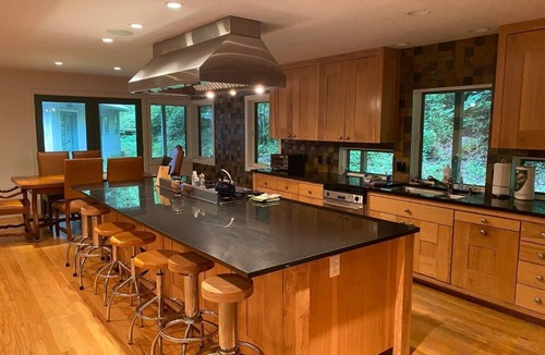 Franklin Hostel | Fork Inn's Parrot House in the Woods PH