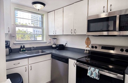 Central Beach Condo | Fort Lauderdale Yacht & Beach Club 316