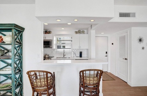 Central Beach Condo | Fort Lauderdale Yacht & Beach Club 209