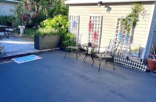 Middle River Terrace Apartment | Fort Lauderdale Cottage - Free Parking near Beach