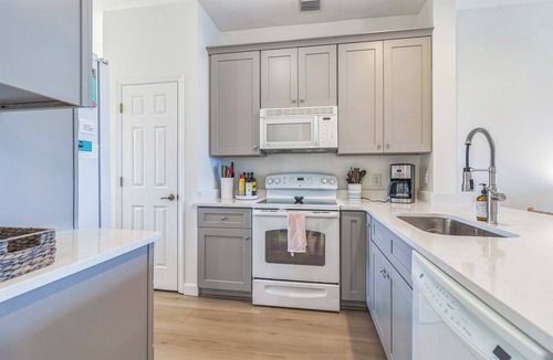 Biggar Condo | Fort Myers Condo w/Resort Pools - Near Golf!