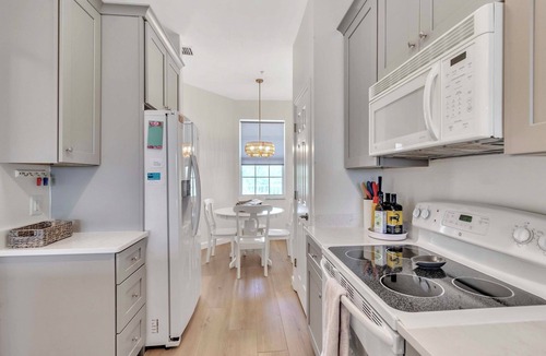 Biggar Condo | Fort Myers Condo w/Resort Pools - Near Golf!