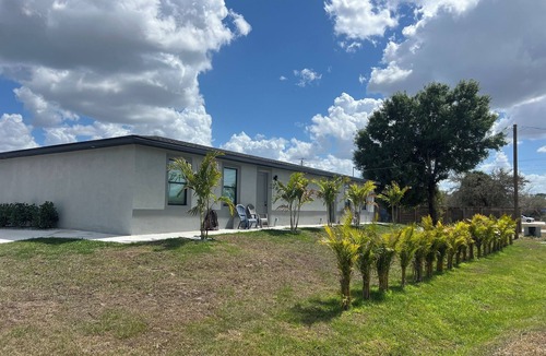 Fort Myers Shores House | Fort Myers Relax Pad 02