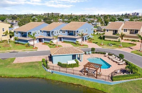 Indian Harbour Beach House | Fortebello Beachside 162 w/PRIVATE POOL