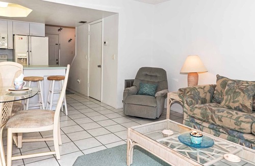 Holmes Beach Condo | Fountain Head 6 - Condo 2 Bedroom/1.5 Bath , maximum occupancy of 4 people.