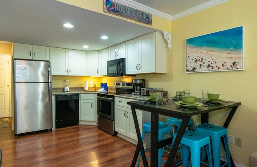 Holmes Beach House | Fountainhead Condo 3 2/2 Condo Steps To white Sugar Sand Beach, Large Pool
