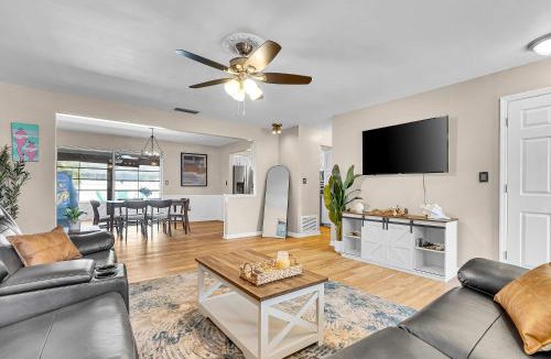 Largo House | Four Bed Home with Pool Game Room Bar Near Beach