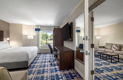 Huntersville Hotel | Four Points by Sheraton Charlotte - Lake Norman