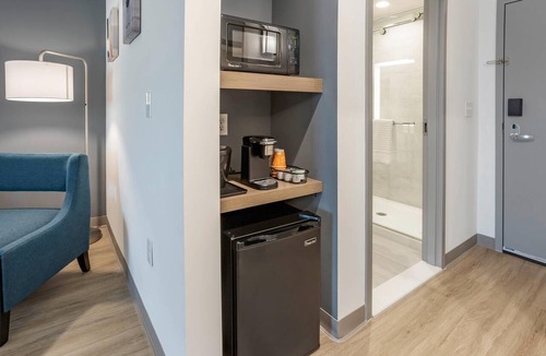 Newark Hotel | Four Points by Sheraton Newark Airport