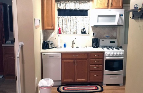 Tavares Cottage | Fox Haven Cottage - A cozy one bedroom cottage