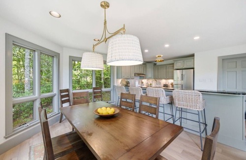 Townsend Cabin | Fox Hollow | Views, Hot Tub, Game Room, Play Area!