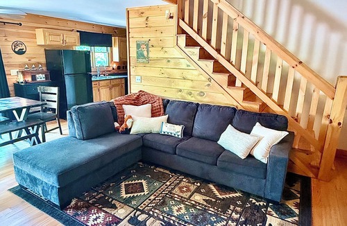 Vein Mountain Cabin | Fox Lake Cabin Retreat! Pet Friendly w/Hot Tub, Games, Fire Pit, Hiking + more!