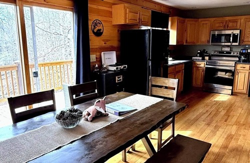 Vein Mountain Cabin | Fox Lake Cabin Retreat! Pet Friendly w/Hot Tub, Games, Fire Pit, Hiking + more!
