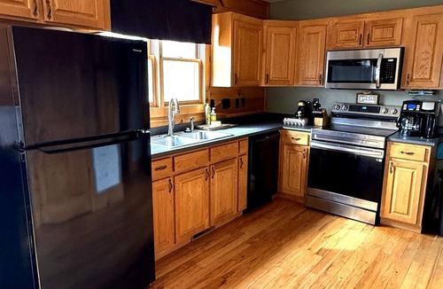 Vein Mountain Cabin | Fox Lake Cabin Retreat! Pet Friendly w/Hot Tub, Games, Fire Pit, Hiking + more!