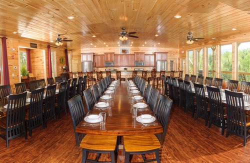 Pittman Center Cabin | Foxwood Mansion: Views, Theater, Hot Tubs & More!
