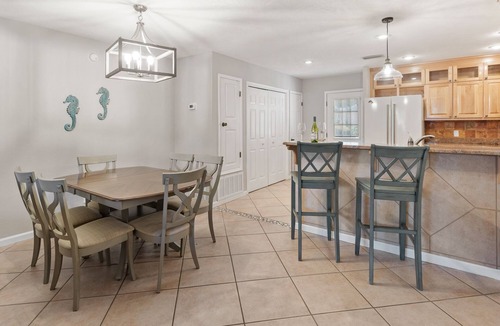 Miramar Beach House | ~ Free Beach Service ~ 2Br/2Ba ~ Sleeps 8!