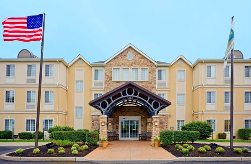 Cranbury Condo | Free Breakfast Buffet. Great for Groups + Only 30 Min from Six Flags!