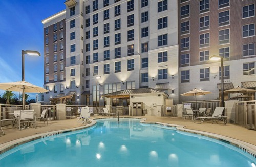 Florence Apartment | Free Breakfast Buffet. Pool. Suite Near Florence Center.