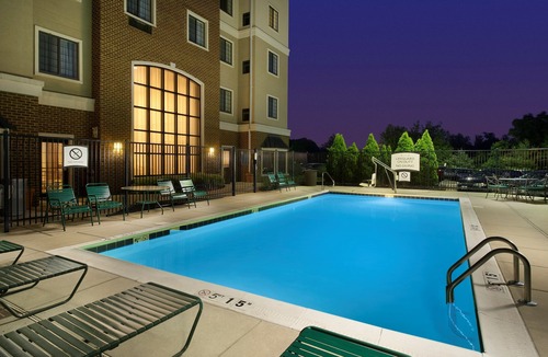 Linthicum Heights Condo | Free Breakfast Buffet! Pool | Staybridge Near BWI Airport