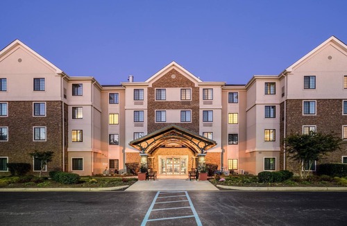 Christiana Condo | Free Breakfast. Outdoor Pool. Near the University of Delaware!