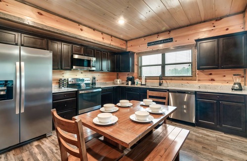 Sevierville Cabin | Free Dollywood Tix/Pool/DogsOK/10Min2Dollywood