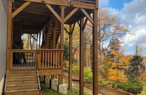 Charter Hills Cottage | Free EV charging, loft, views, hot tub, pets, private, 2 beds, firepit & golfing
