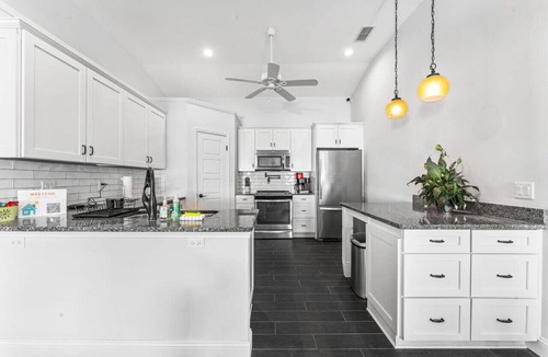 Jacksonville Beach Apartment | FREE Heated Pool, 2 Kings, Sleeps 10