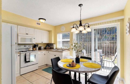 Indian Harbour Beach Apartment | FREE LCO @ 6 p.m. in July - Pool, gym, games!