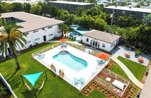 Indian Harbour Beach Apartment | FREE LCO @ 6 p.m. in July - Pool, gym, games!