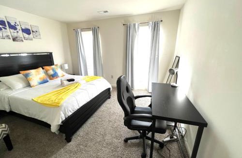 Grenloch Apartment | FREE Parking Minutes from Center City