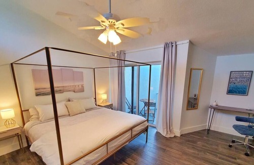 Royal Poinciana House | Free Shuttle/Patio Managed by BNR Vacation Rentals
