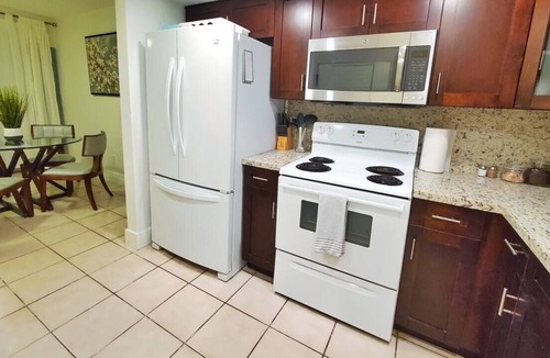 Royal Poinciana House | Free Shuttle/Patio Managed by BNR Vacation Rentals