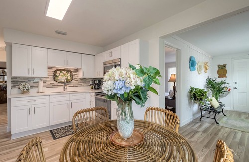 Yelkca Terrace House | Fresh and Bright Newly Remodeled House near everything Fun!