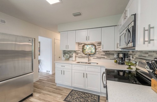 Yelkca Terrace House | Fresh and Bright Newly Remodeled House near everything Fun!