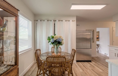 Yelkca Terrace House | Fresh and Bright Newly Remodeled House near everything Fun!
